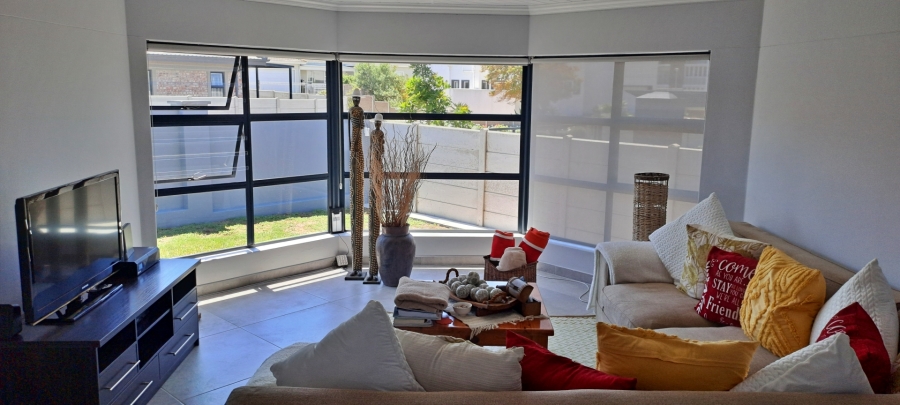 2 Bedroom Property for Sale in Reebok Western Cape